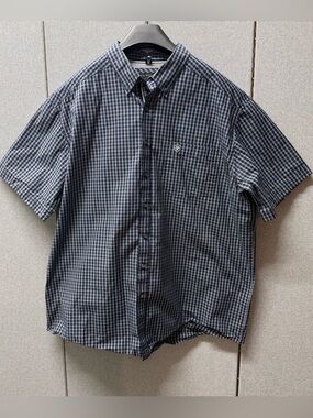 Ariat Men’s Short-Sleeve Button-Down Plaid Shirt in Navy and Gray